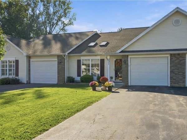 221 Rayfield Circle , Webster, NY 14580