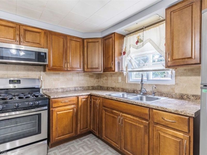 3577 W 46, Cleveland, OH 44102 Photo 6