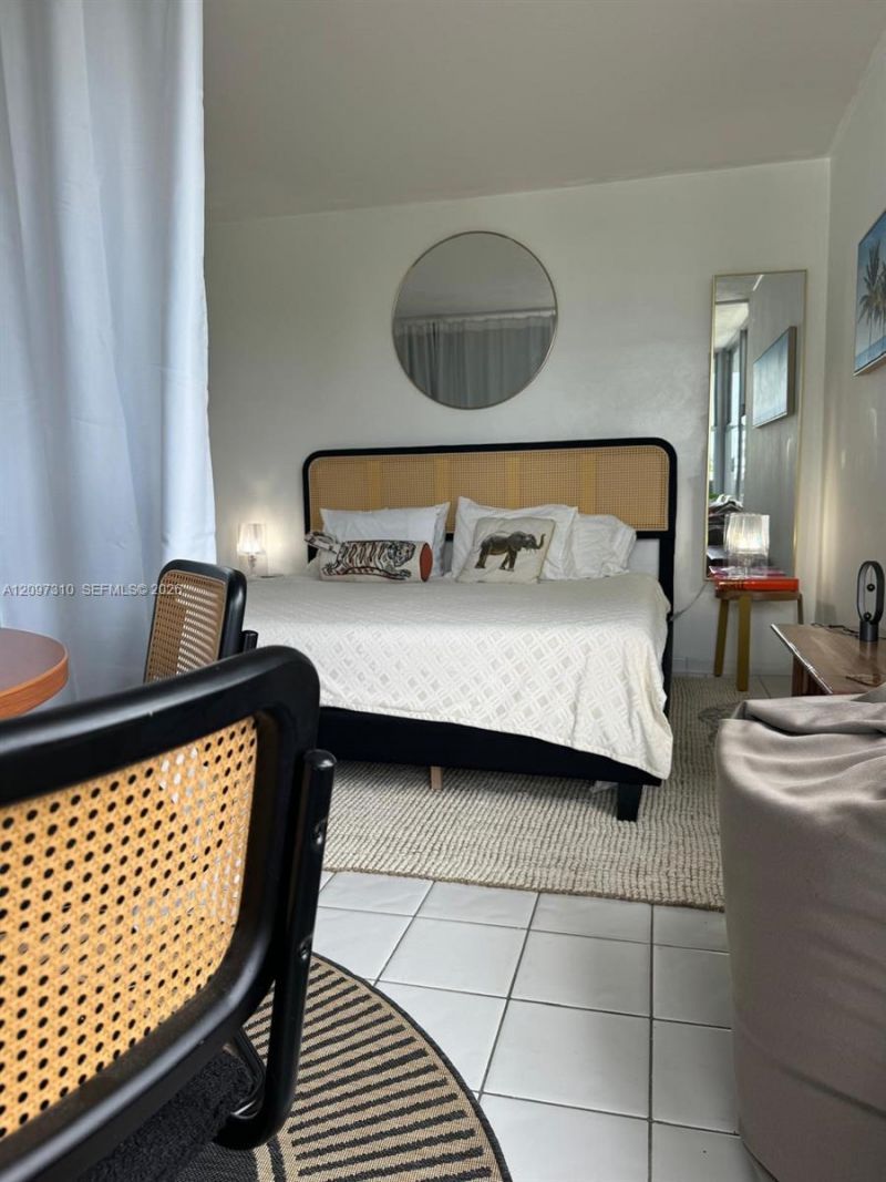 2899 Collins Ave, Unit 425, Miami Beach, FL 33140 Photo