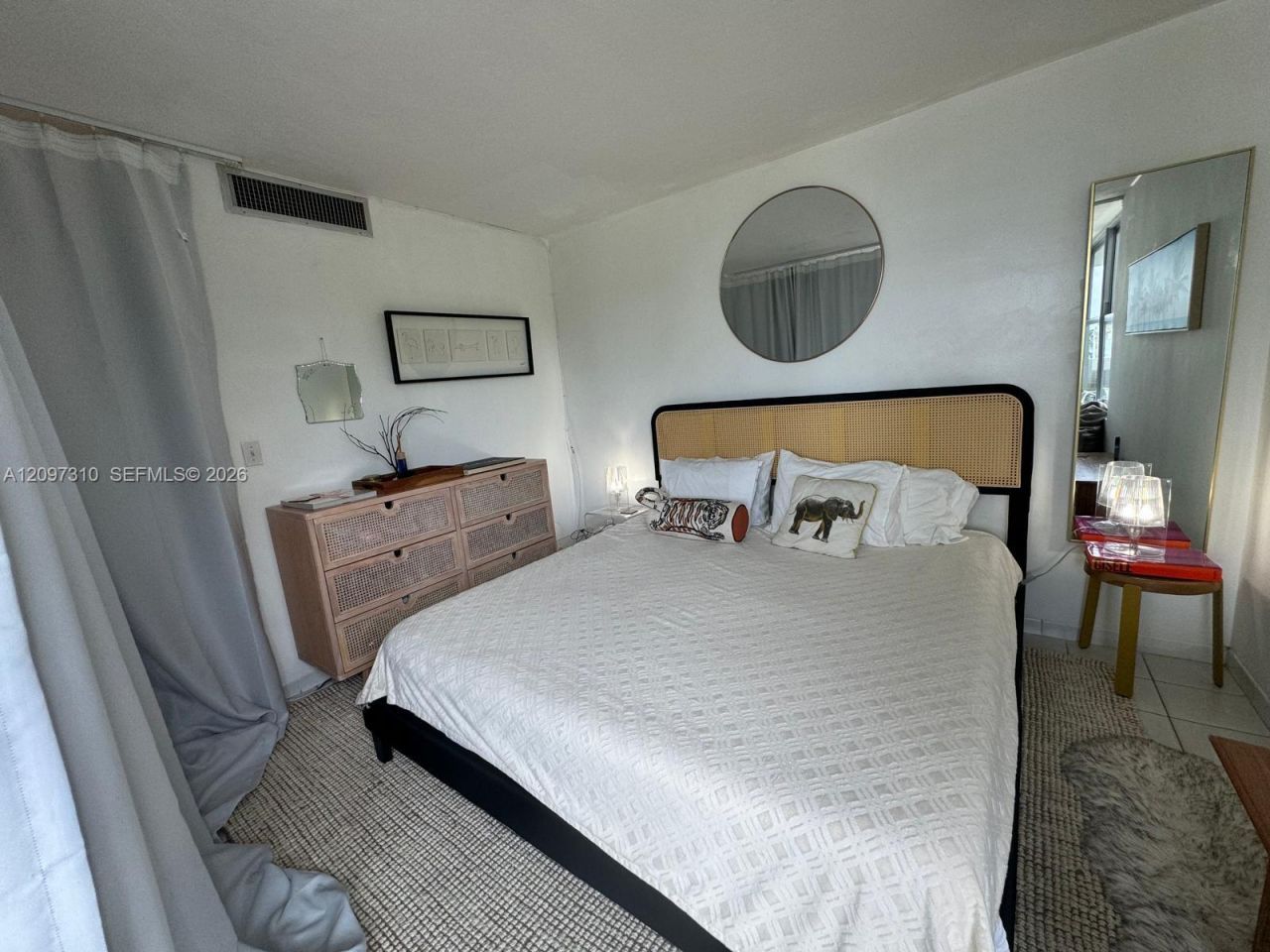 2899 Collins Ave, Unit 425, Miami Beach, FL 33140 Photo