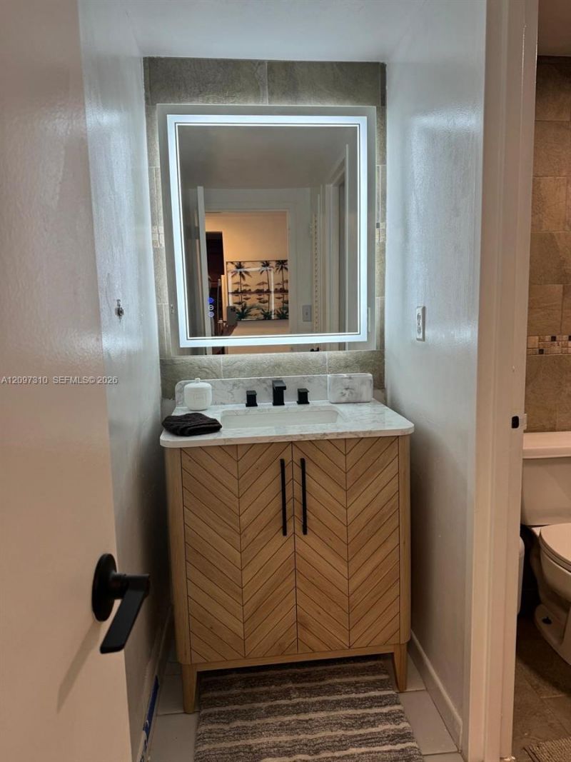 2899 Collins Ave, Unit 425, Miami Beach, FL 33140 Photo