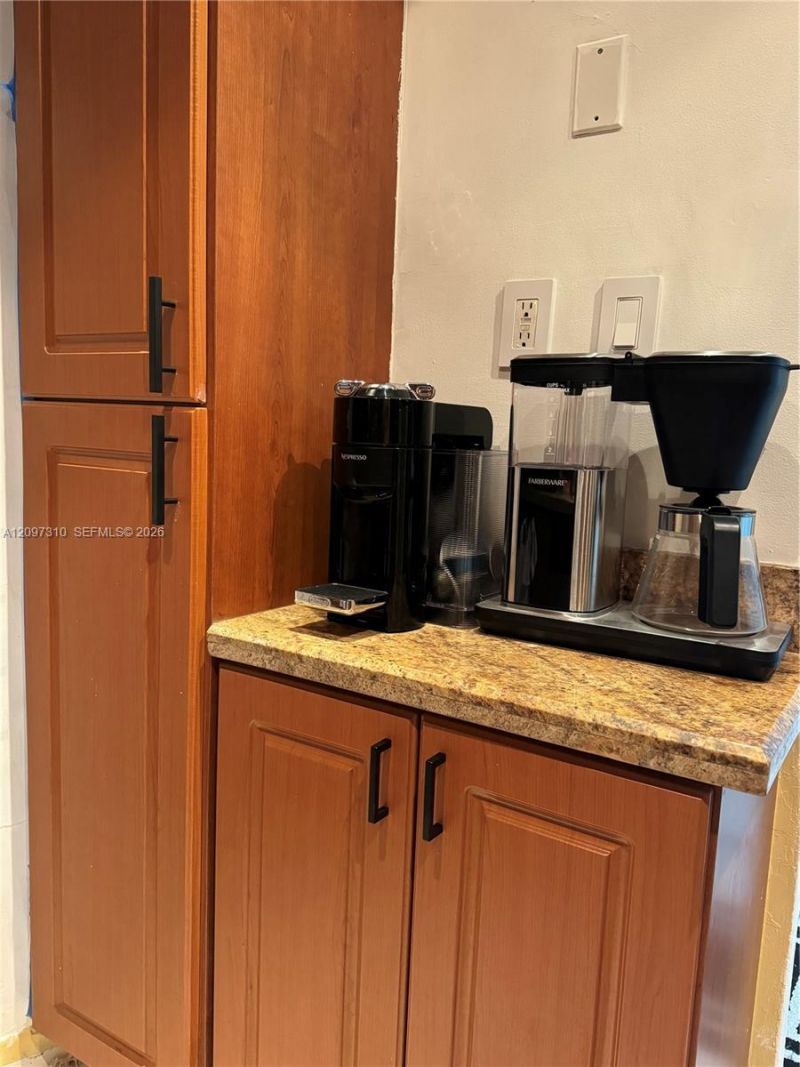 2899 Collins Ave, Unit 425, Miami Beach, FL 33140 Photo