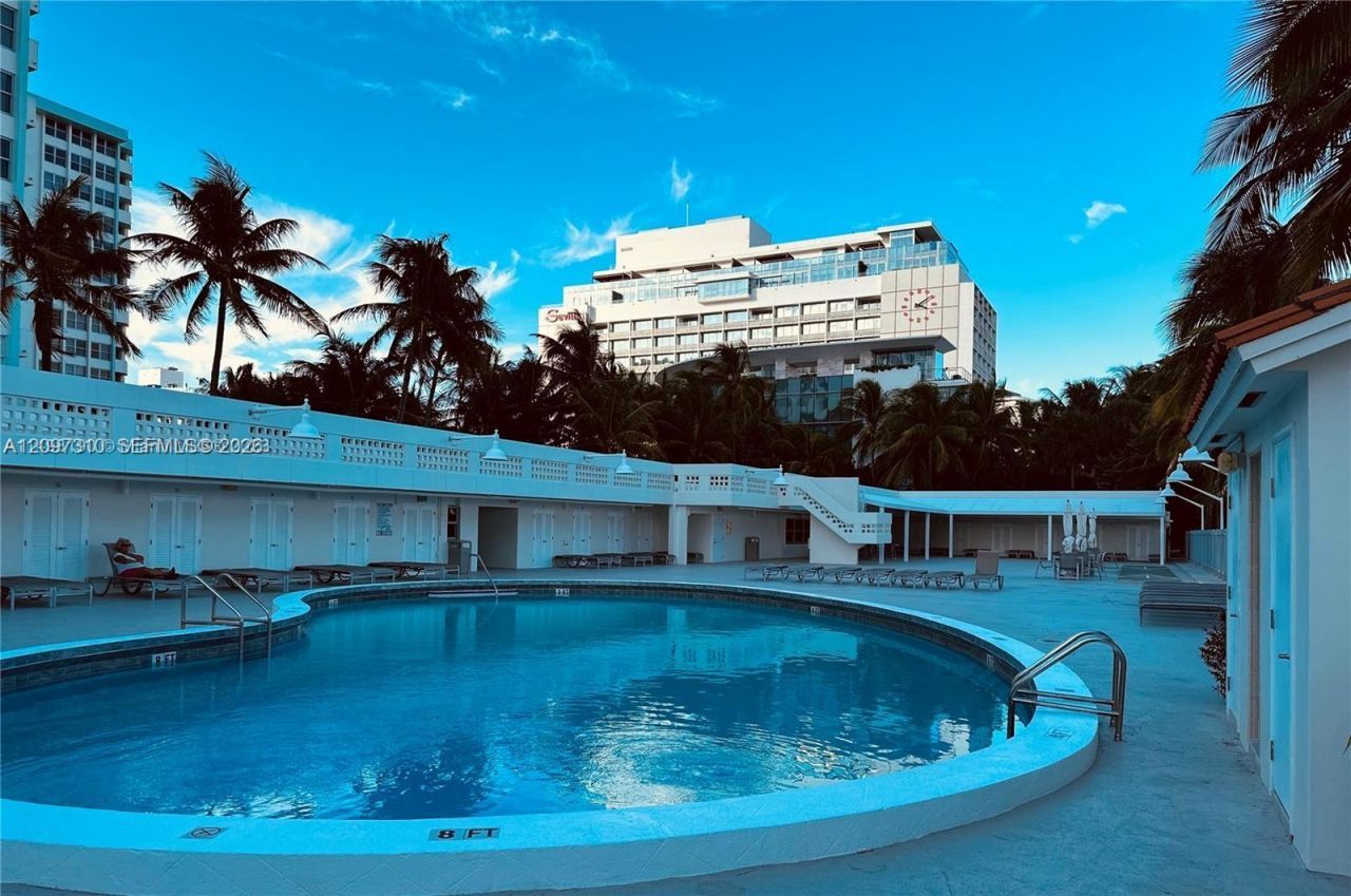2899 Collins Ave, Unit 425, Miami Beach, FL 33140 Photo