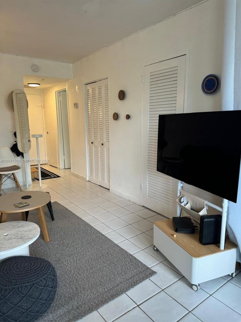 2899 Collins Ave, Unit 425, Miami Beach, FL 33140 Photo