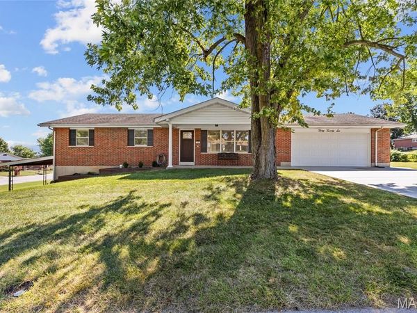 3026 Mamelles Drive, St Charles, MO 63301