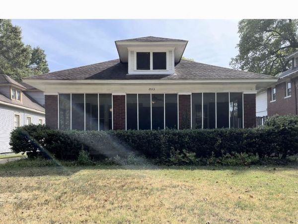2013 YOUNG AVE, Memphis, TN 38104