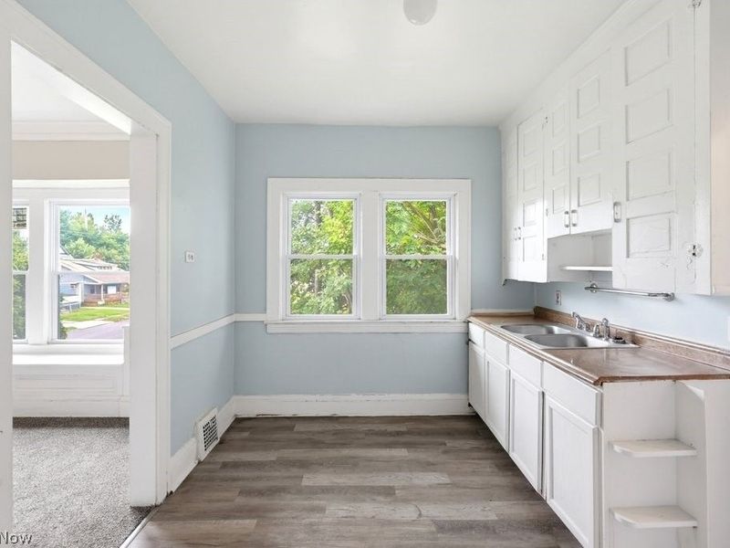 882 E 131st Street, Cleveland, OH 44108 Photo 13