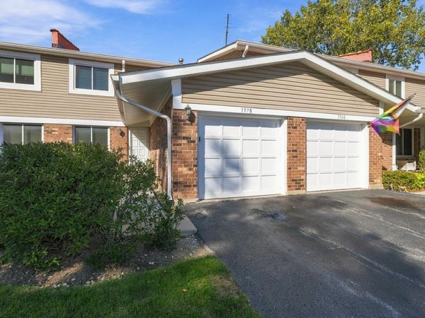 1978 N Jamestown Drive , Palatine, IL 60074