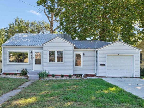 806 E Henry St, Mount Pleasant, IA 52641