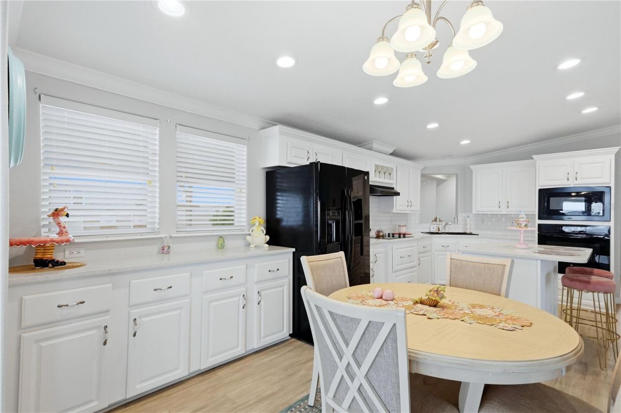 34 Bayview Drive, Bradenton, FL 34210 Photo