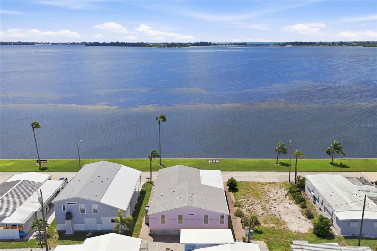 34 Bayview Drive, Bradenton, FL 34210 Photo