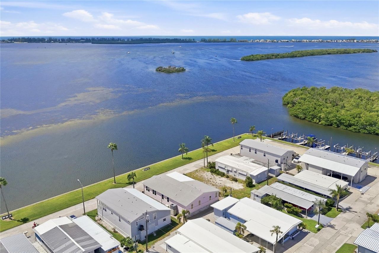 34 Bayview Drive, Bradenton, FL 34210 Photo