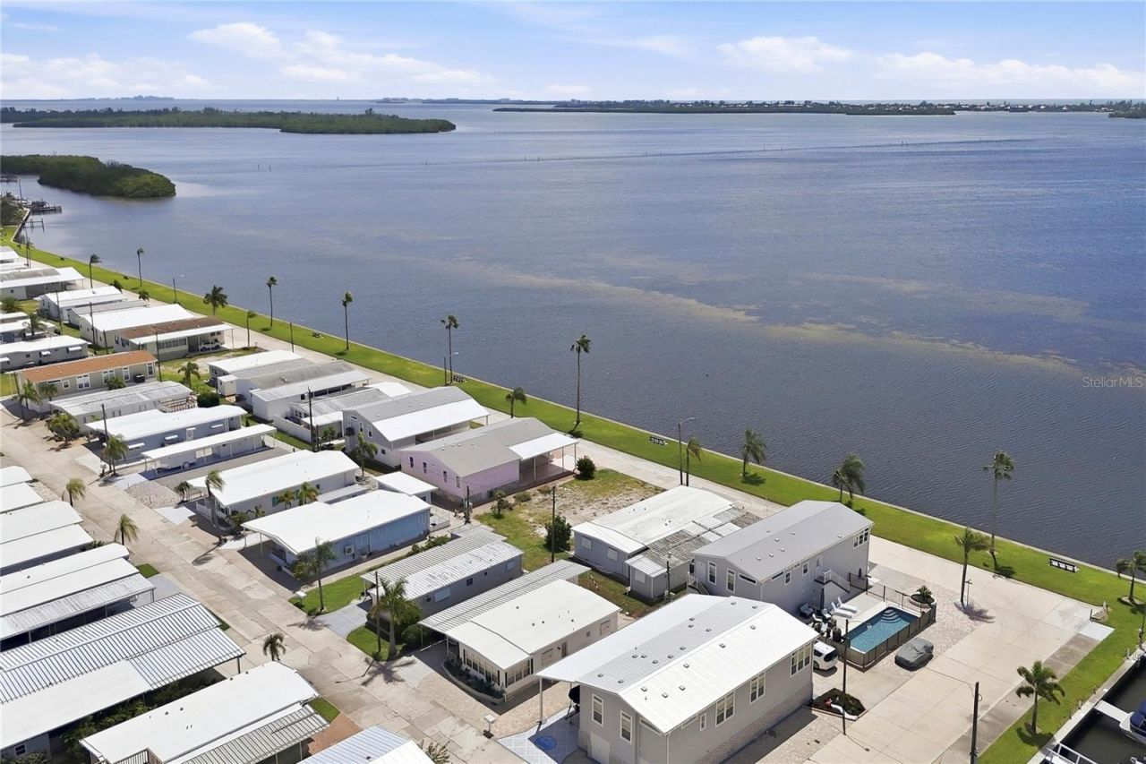 34 Bayview Drive, Bradenton, FL 34210 Photo