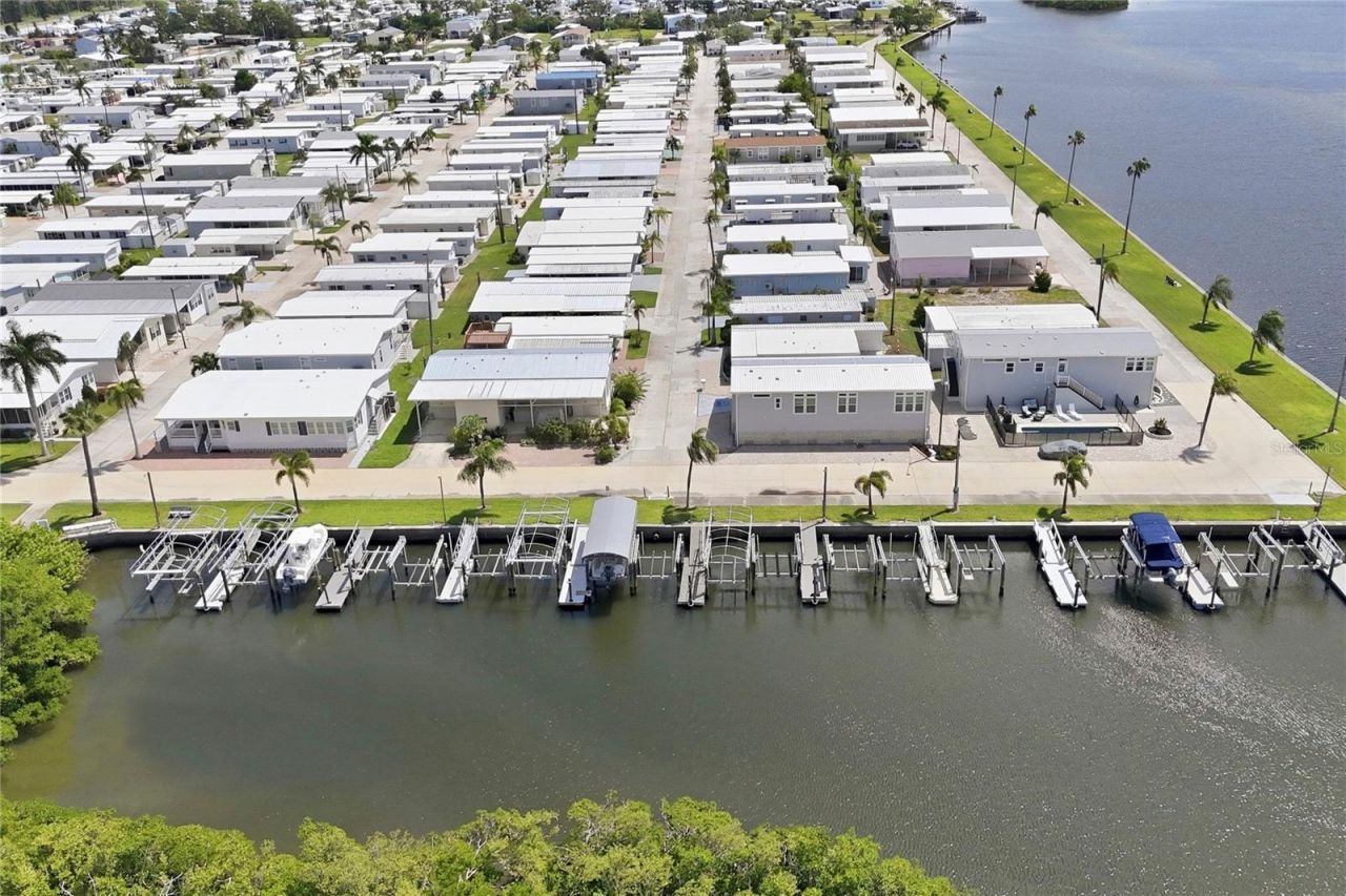 34 Bayview Drive, Bradenton, FL 34210 Photo