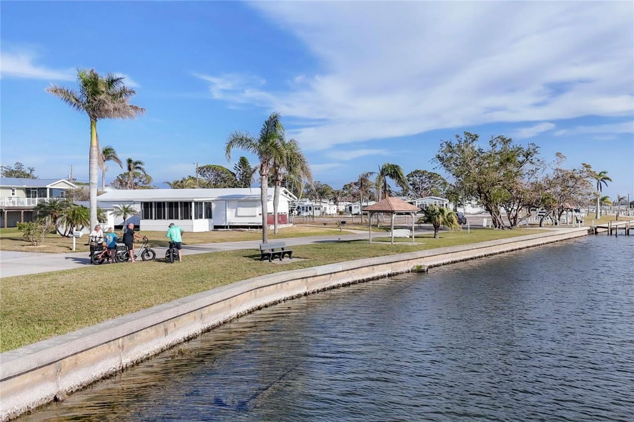34 Bayview Drive, Bradenton, FL 34210 Photo