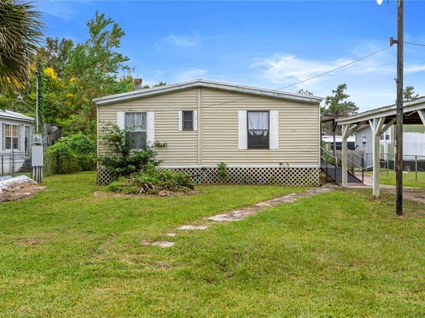 125 PINE Street , Satsuma, FL 32189