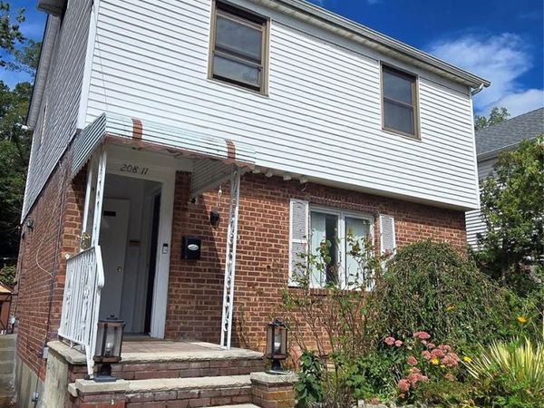 20811 Richland Avenue , Oakland Gardens, NY 11364