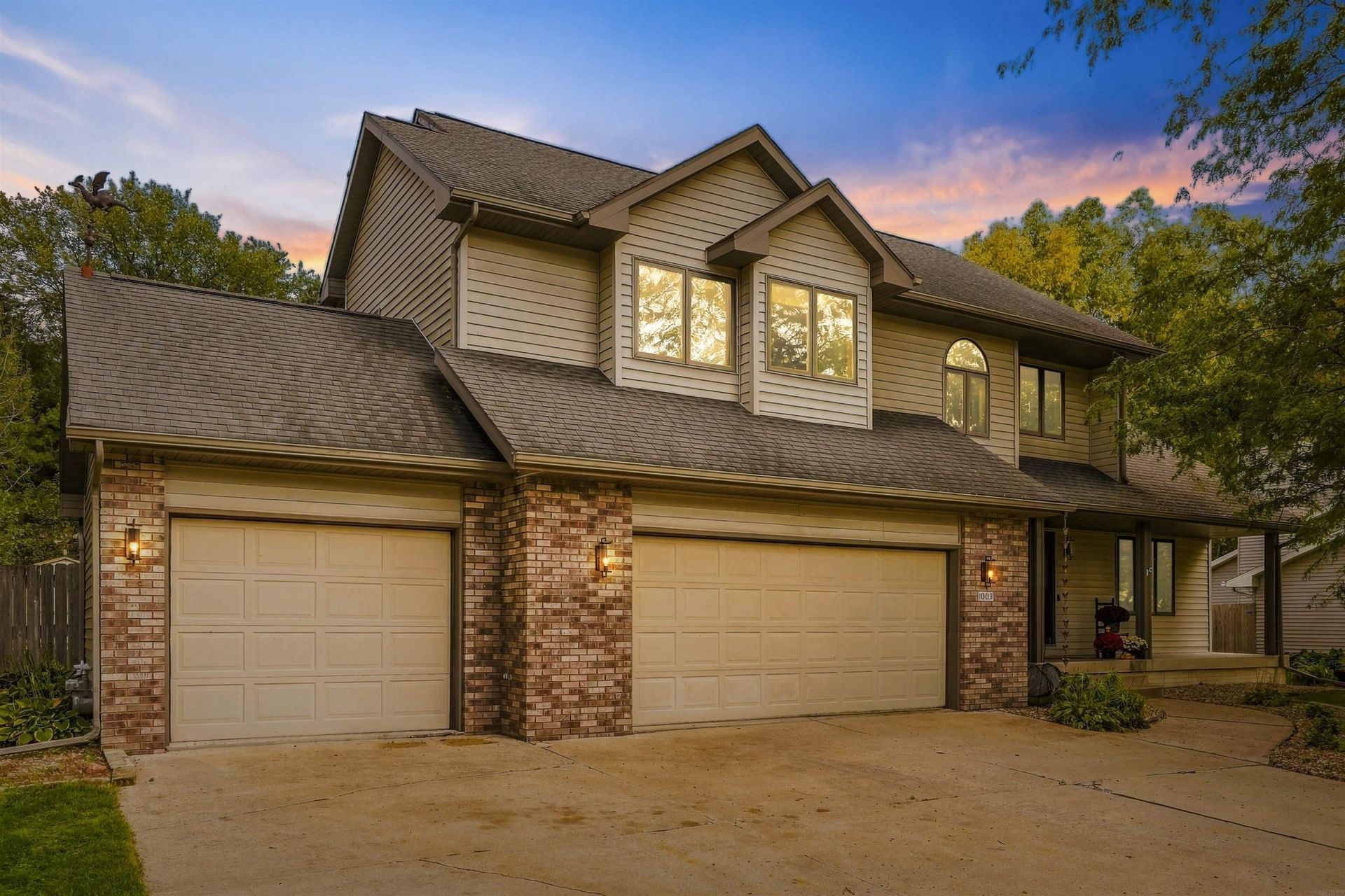 1003 Lakeview Drive, Cedar Falls, IA 50613 Main Photo