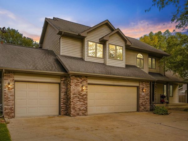 1003 Lakeview Drive , Cedar Falls, IA 50613