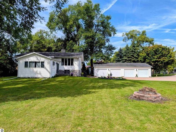 426 Michigan Avenue E, Au Gres, MI 48703