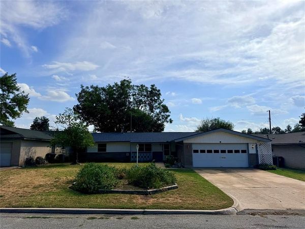 8332 NW 35th Street, Bethany, OK 73008