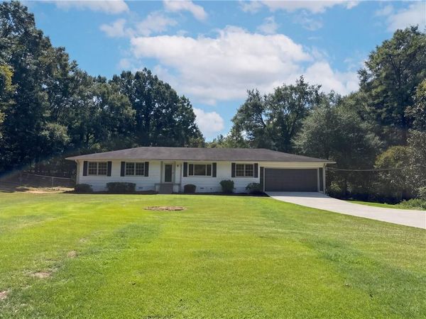 3089 Linecrest Road , Ellenwood, GA 30294
