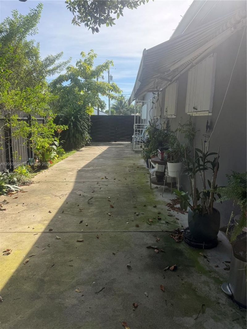 440-442 SW 81st Ave, Miami, FL 33144 Photo