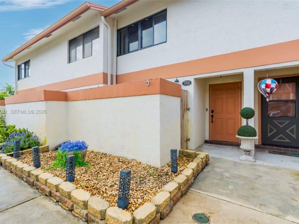 7050 SW 42nd Ct, Davie, FL 33314