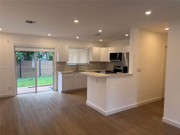 350 SW 17th Rd, Unit 350, Miami, FL 33129