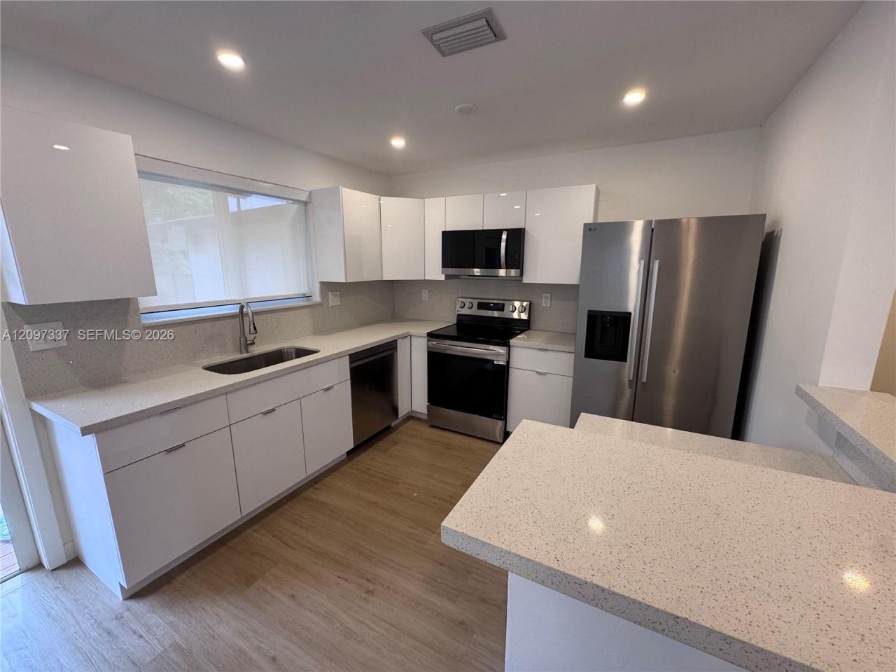350 SW 17th Rd, Unit 350, Miami, FL 33129 Photo