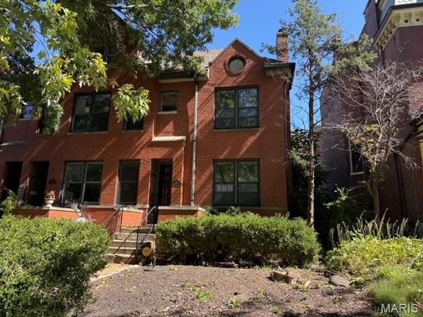 1904 Compton Hill Place , St Louis, MO 63104
