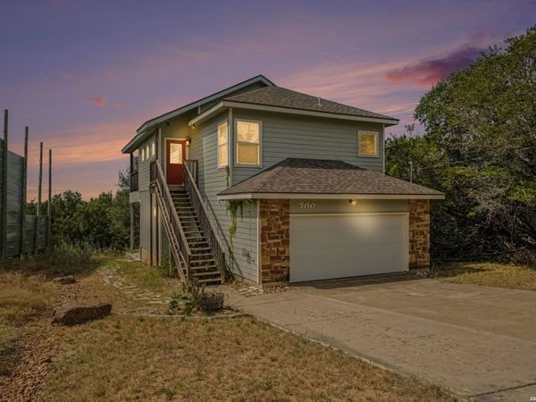 700 OAKLEAF DR, Canyon Lake, TX 78133