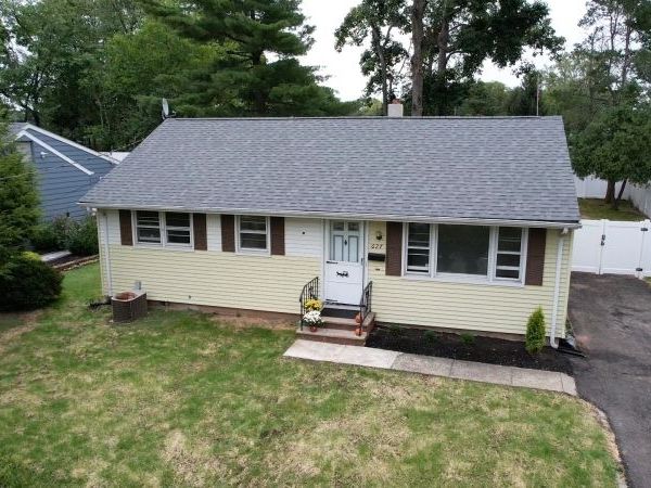 627 Warfield Rd, North Plainfield, NJ 07063