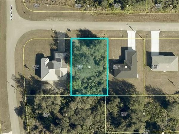 715 Yucatan AVE , LEHIGH ACRES, FL 33972