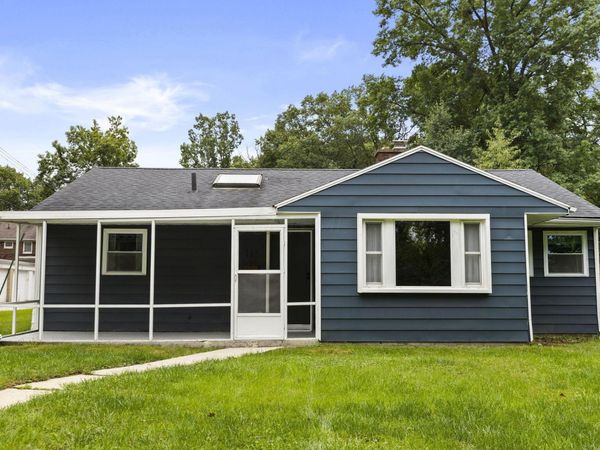 715 E Cooke Road , Columbus, OH 43214