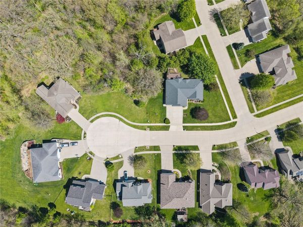 1819 Timber Hills Dr , Coralville, IA 52241