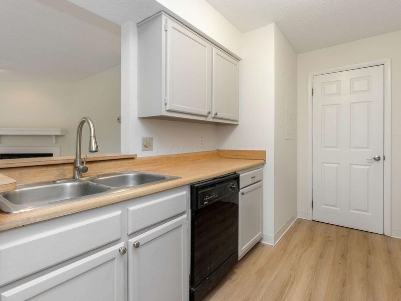 2221 Hedgerow Road, Unit 2221F, Columbus, OH 43220 Photo 11