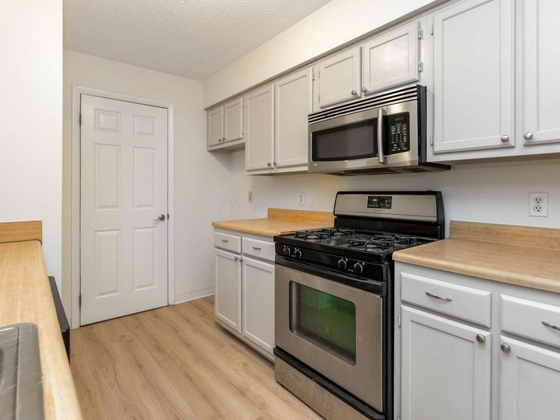 2221 Hedgerow Road, Unit 2221F, Columbus, OH 43220 Photo 13