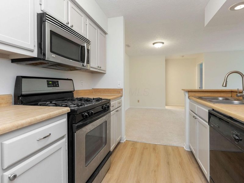 2221 Hedgerow Road, Unit 2221F, Columbus, OH 43220 Photo 15
