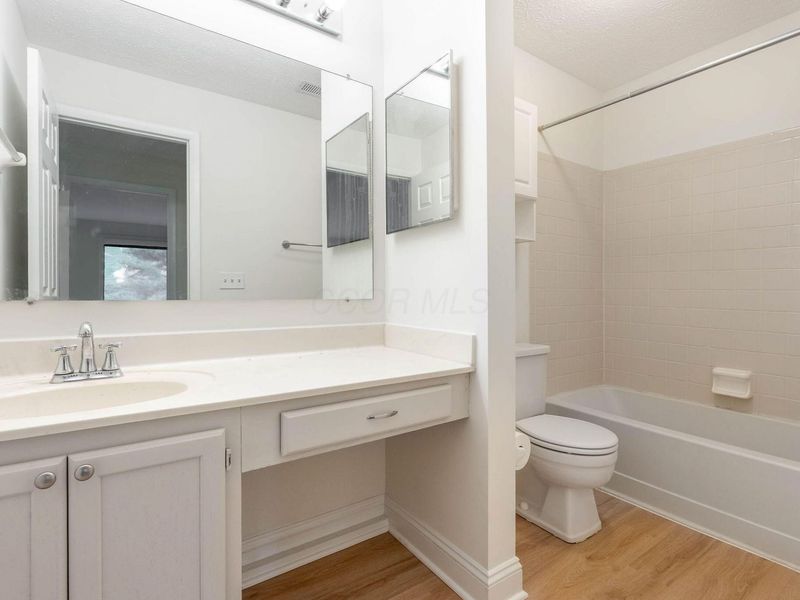 2221 Hedgerow Road, Unit 2221F, Columbus, OH 43220 Photo 17