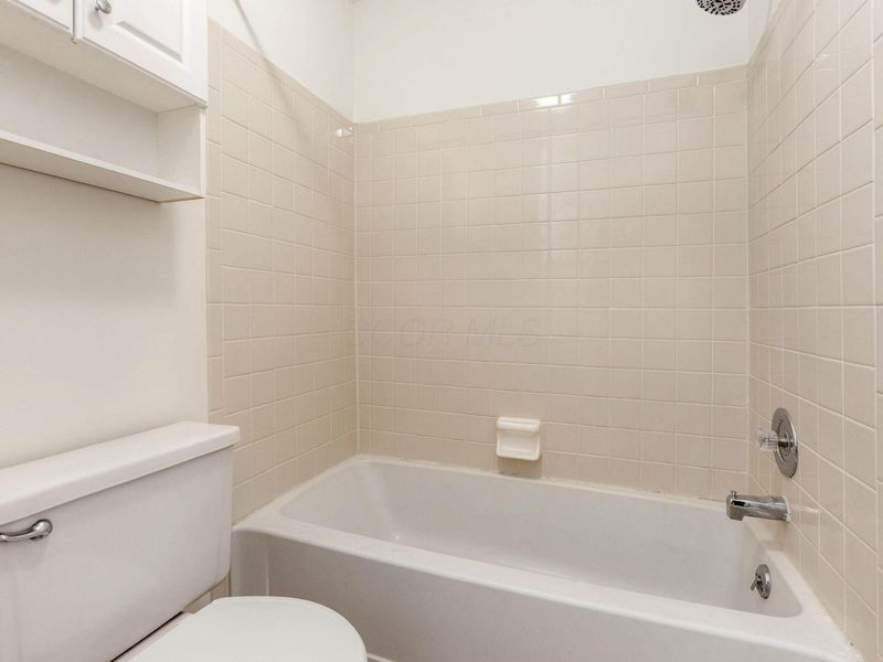 2221 Hedgerow Road, Unit 2221F, Columbus, OH 43220 Photo 18