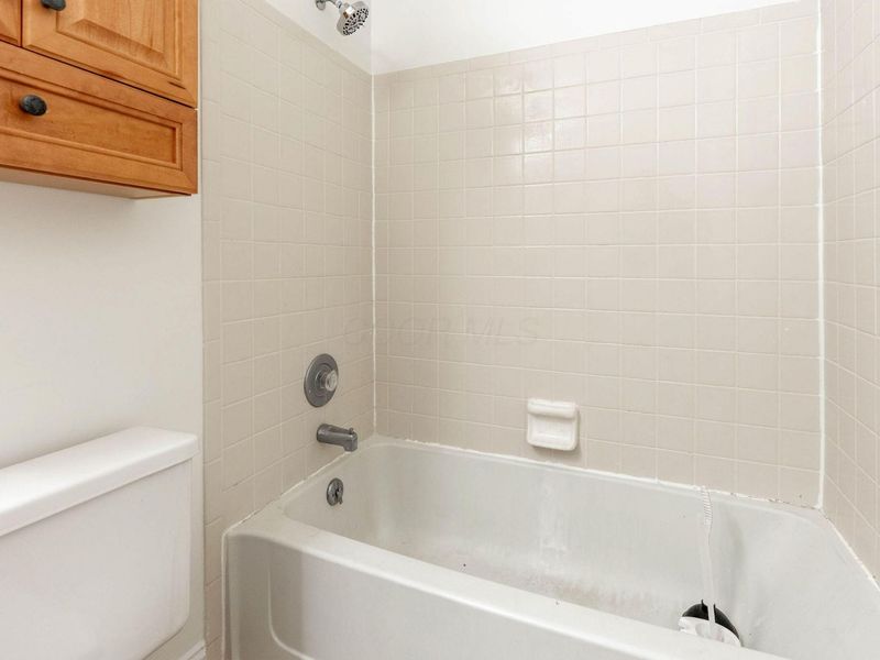 2221 Hedgerow Road, Unit 2221F, Columbus, OH 43220 Photo 22