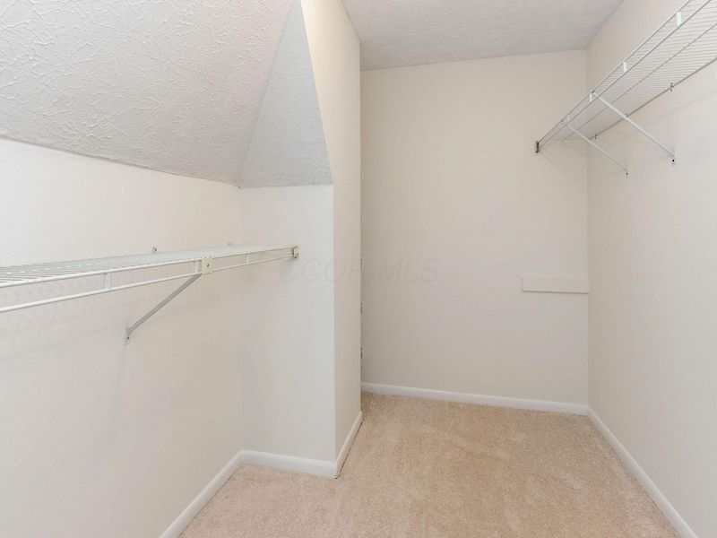 2221 Hedgerow Road, Unit 2221F, Columbus, OH 43220 Photo 23