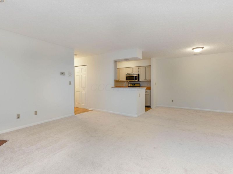 2221 Hedgerow Road, Unit 2221F, Columbus, OH 43220 Photo 8