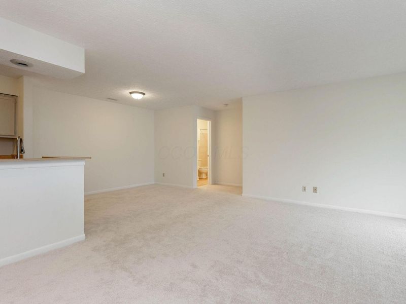2221 Hedgerow Road, Unit 2221F, Columbus, OH 43220 Photo 9
