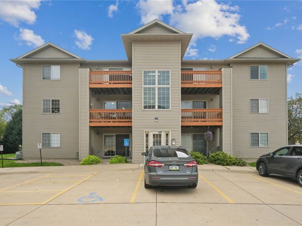 600 Colton Circle NE, Unit 8, Cedar Rapids, IA 52402