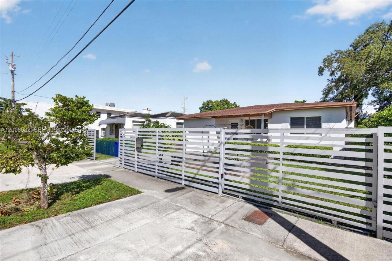 2611 SW 19th Ter , Miami, FL 33145 Photo