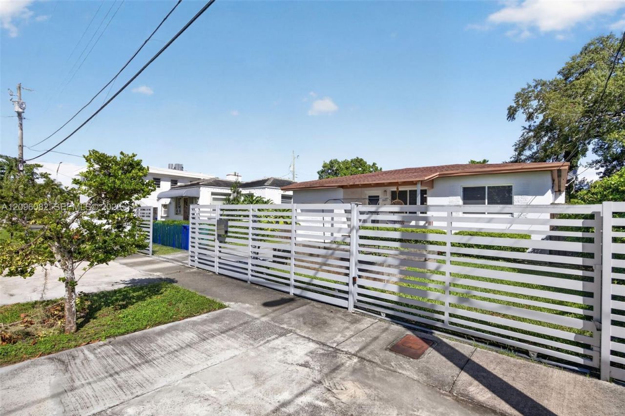 2611 SW 19th Ter , Miami, FL 33145 Photo