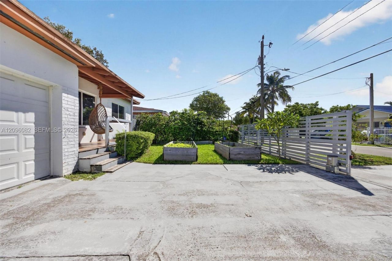 2611 SW 19th Ter , Miami, FL 33145 Photo