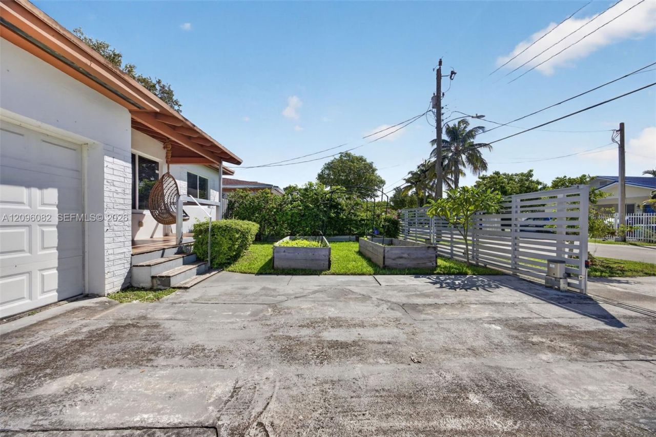 2611 SW 19th Ter , Miami, FL 33145 Photo